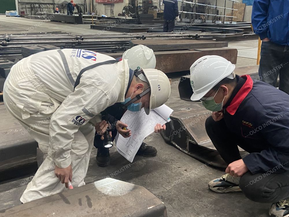 CCS surveyor inspects raw materials.jpg