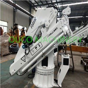 ¿Cómo afecta el radio de giro de una plataforma elevadora a su maniobrabilidad?